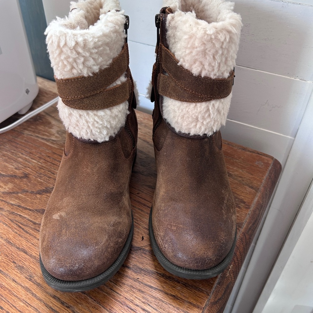 UGG Women's Blayre II Leather & Sheepskin Boots. Size 7